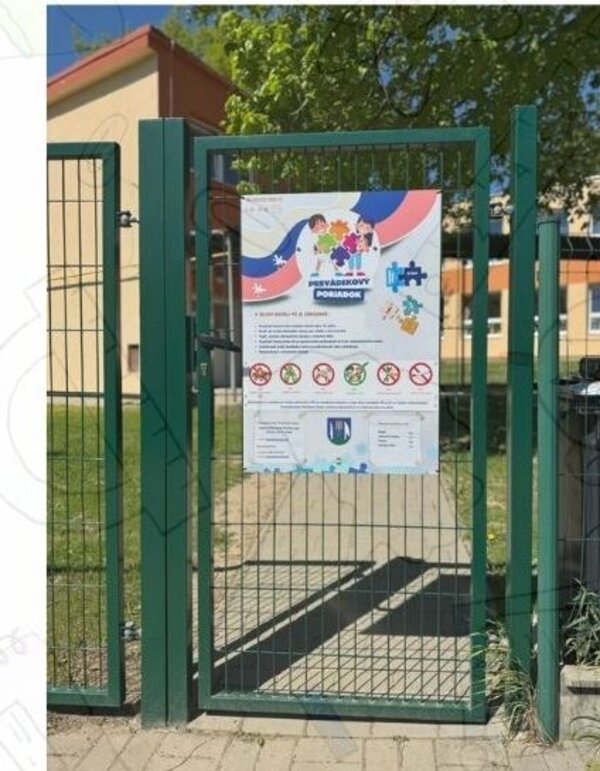 Prevádzkový poriadok na plote pri vstupnej bráne škôlky